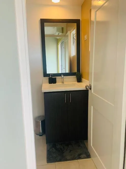Odyssey On The 5Th - Exquisite Luxury Apt Kingston 0*,