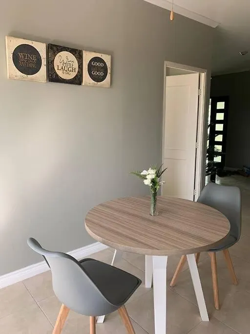 Odyssey On The 5Th - Exquisite Luxury Apt Kingston Apartment
