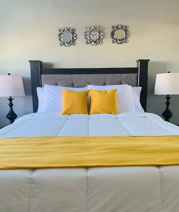 Odyssey On The 5Th - Exquisite Luxury Apt Kingston Apartment